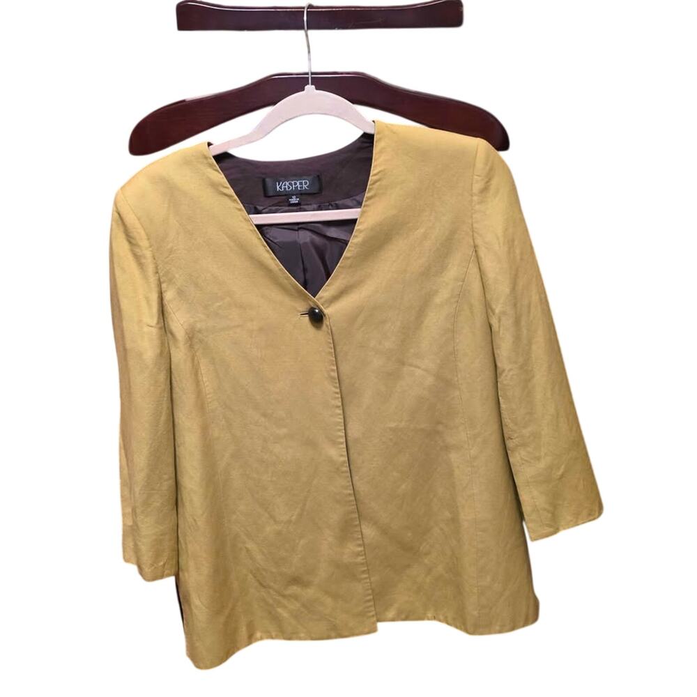 Kasper Brand Women's Blazer. It is a Collarless, Single-Button Jacket Size 10